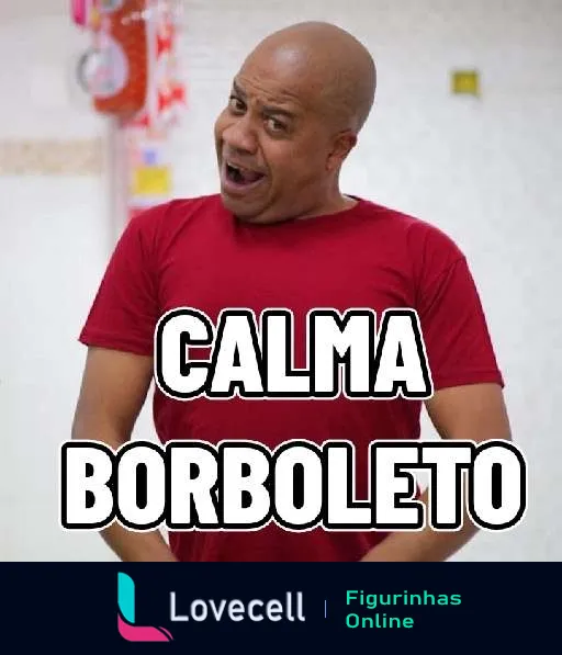 Homem careca em camiseta vermelha gritando com expressão de surpresa, com texto 'CALMA BORBOLETO' na parte superior