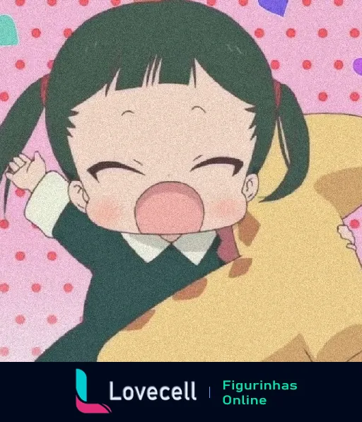 🧿Anime Kawaii: Criança sorridente com tranças verdes, expressando alegria enquanto segura um grande travesseiro amarelo. Fundo rosa com corações.