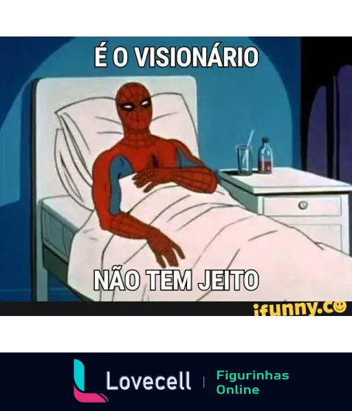 Homem-Aranha deitado em uma cama, com uma expressão pensativa. Texto: 'É o visionário. Não tem jeito.'